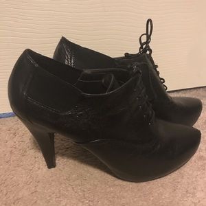 Me Too Lisbon High Heeled Bootie 7.5